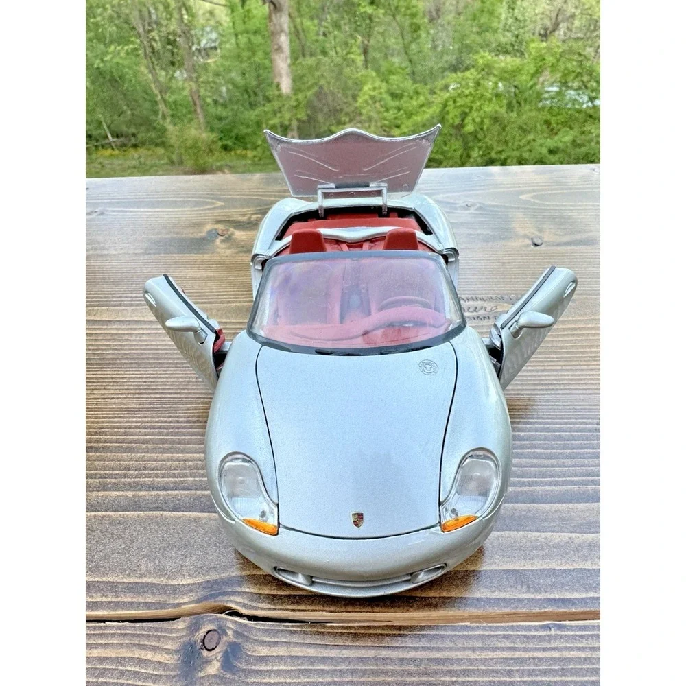 Porsche Boxster 1:18 Diecast Model Car Maisto Silver Convertible Special Edition